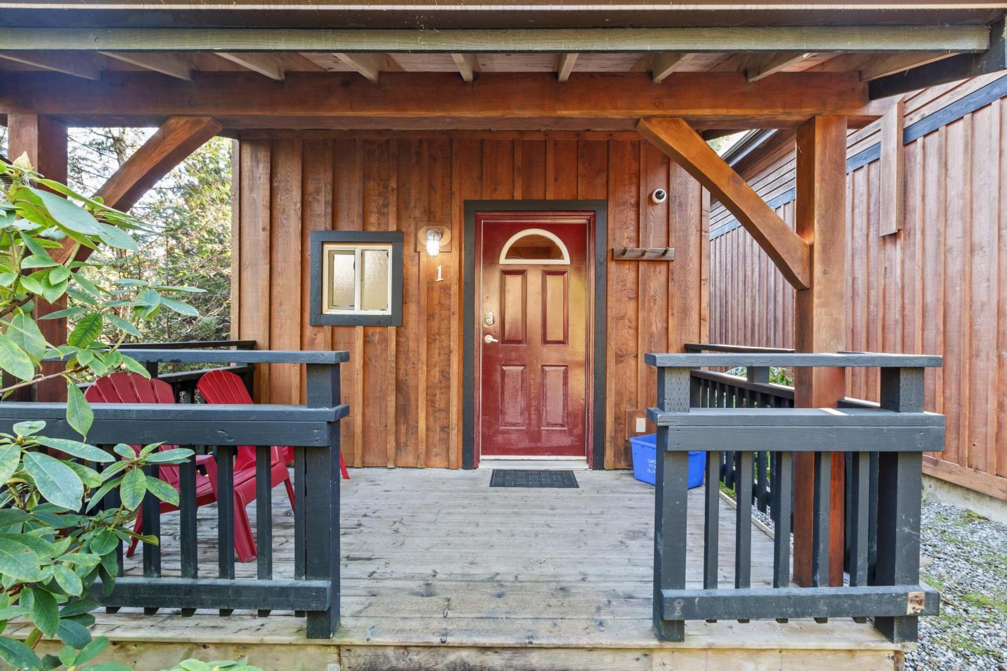 The Cabins At Terrace Beach Уклуелет Екстериор снимка